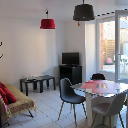 Apparte Cosy Avec Terrasse Et Parking Dinan Exterior photo