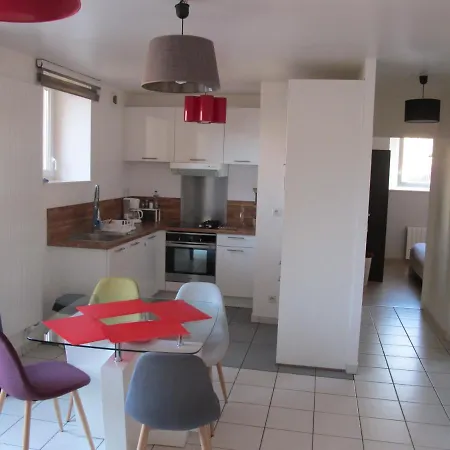 Apparte Cosy Avec Terrasse Et Parking Dinan Exterior photo