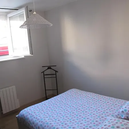 Apparte Cosy Avec Terrasse Et Parking Dinan Exterior photo
